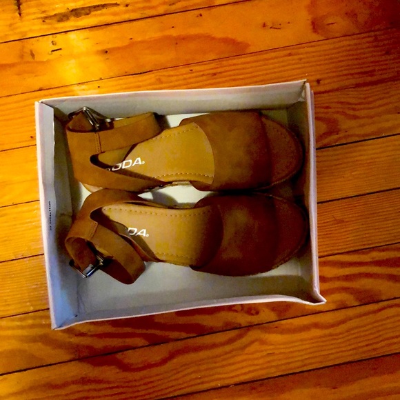 Soda sandals size 7 - Picture 1 of 5
